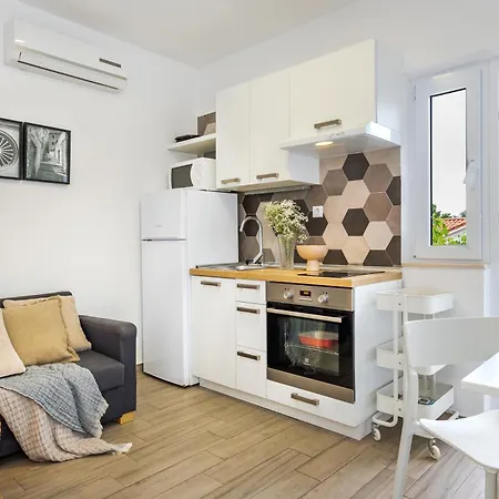 Charming Renovated Next To The Sea * Šibenik